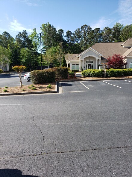 More Photos Of 1816 Eagle Dr, Woodstock Medical For Lease