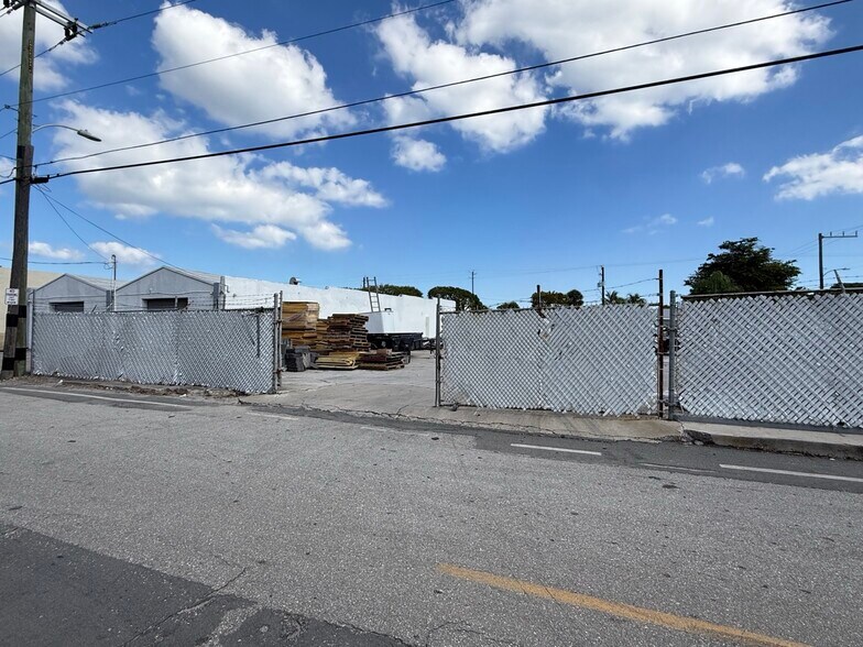 More Photos Of 223 S H St, Lake Worth Manufacturing For Lease
