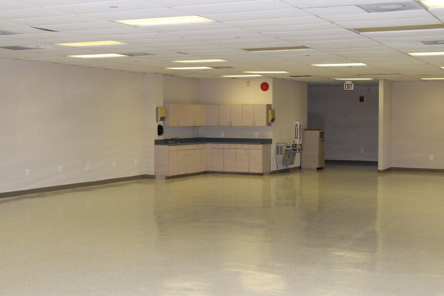 More Photos Of 800 Technology Dr, Fayetteville Distribution For Sale