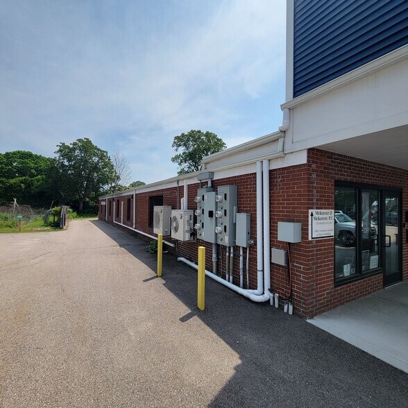 More Photos Of 81 Pennsylvania Ave, Niantic Storefront For Sale