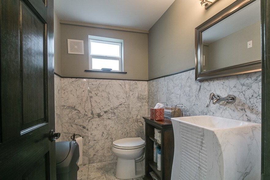 More Photos Of 3501 Allen Pky, Houston Office For Lease