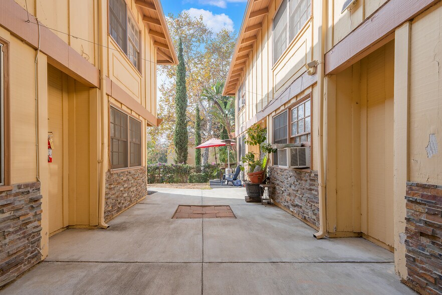 More Photos Of 646 S Grand St, Orange Apartments For Sale