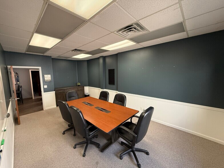 More Photos Of 748 Market St, Redding Office For Sale