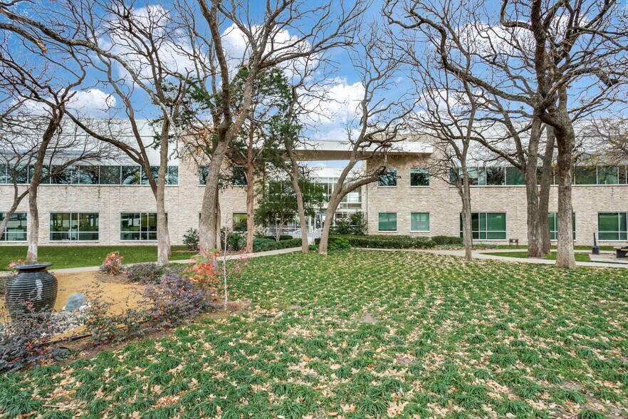 More Photos Of 2201 E Lamar Blvd, Arlington Office For Lease