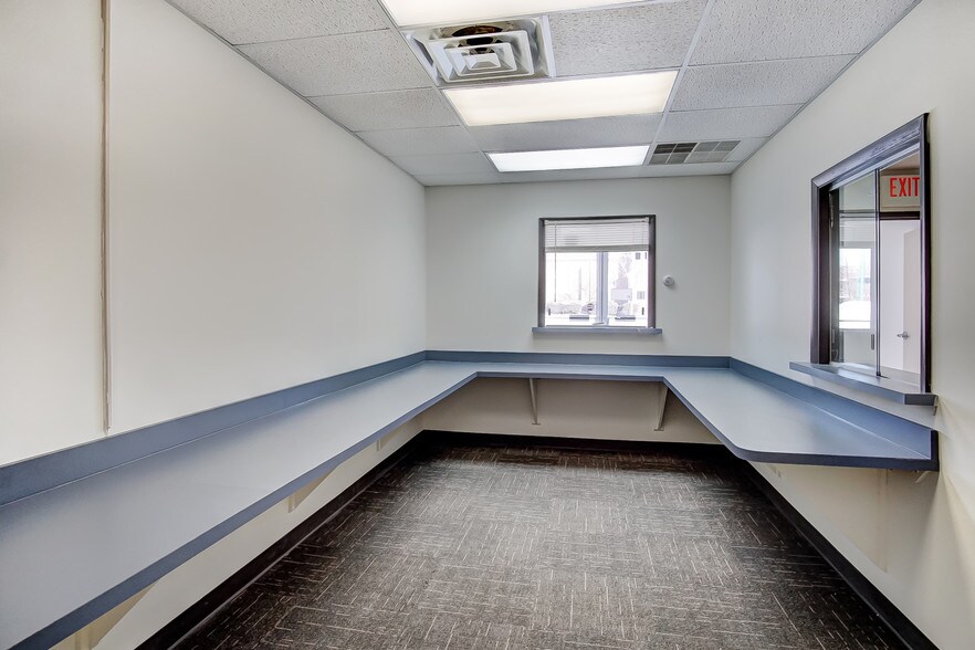 More Photos Of 1-19 E Pleasant St, Springfield Medical For Sale