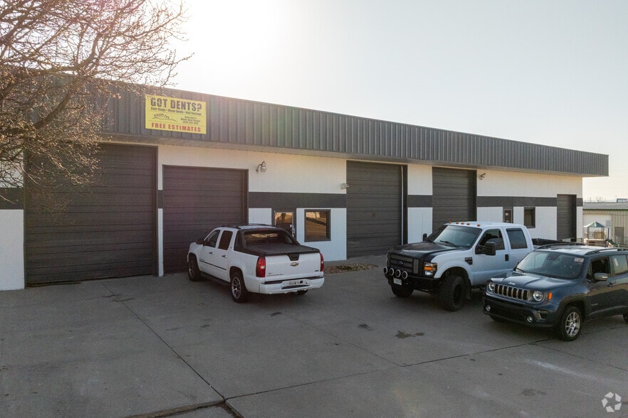 More Photos Of 1109-1113 Valley Ridge Dr, Grain Valley Warehouse For Lease