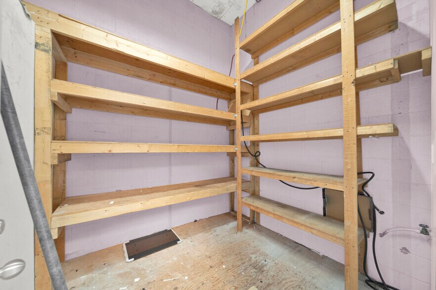 More Photos Of 2518 Clearbrook Rd, Abbotsford Apartments For Lease