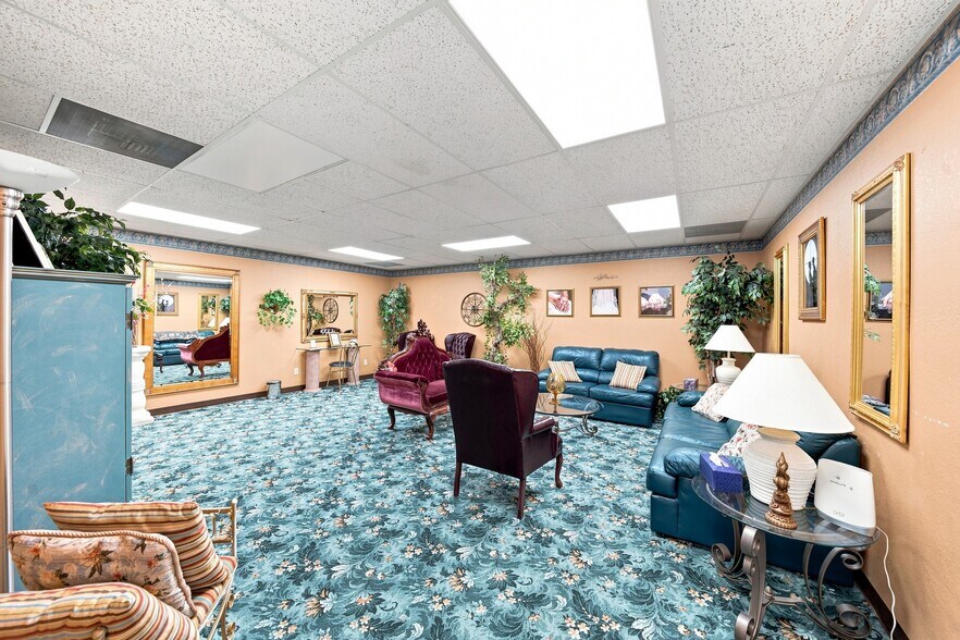 More Photos Of 951 S Kingshighway St, Sikeston Office For Sale