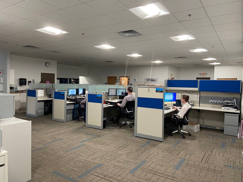 More Photos Of 7251-7281 Commerce Cir E, Fridley Warehouse For Lease