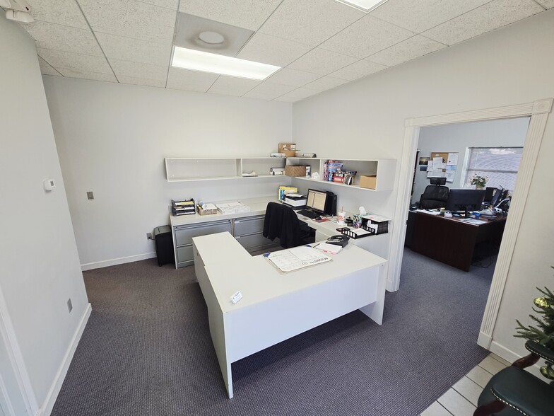 More Photos Of 4985 Palm Ave, Winter Park Light Manufacturing For Sale