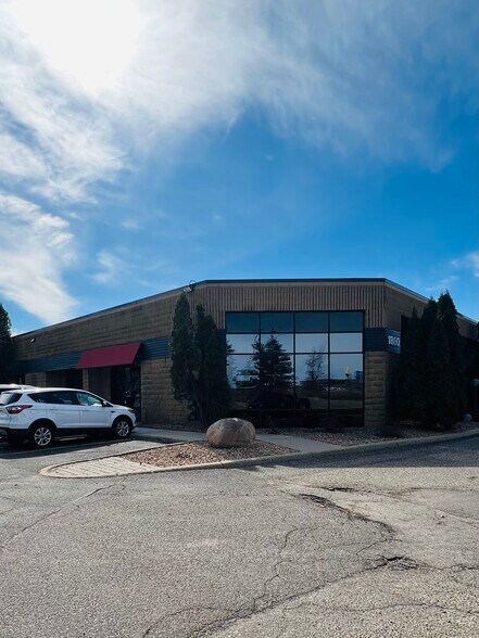 Primary Photo Of 1860 Wooddale Dr, Woodbury Research And Development For Lease