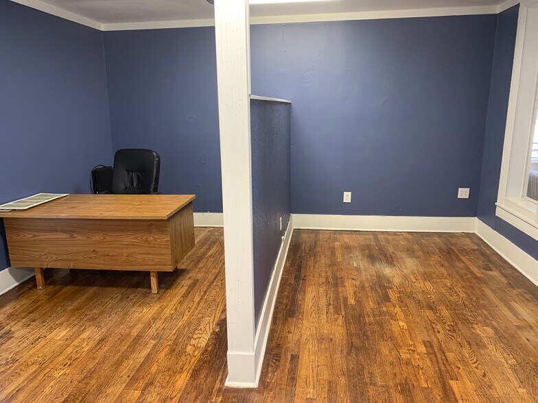More Photos Of 903 N Elm St, Denton Office For Lease