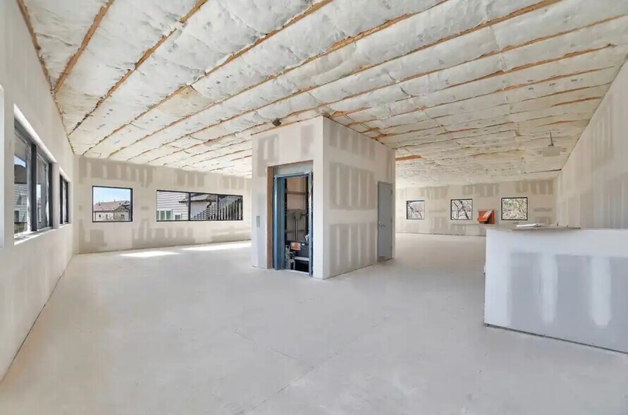 More Photos Of 6815 N Main St, Houston Unknown For Lease