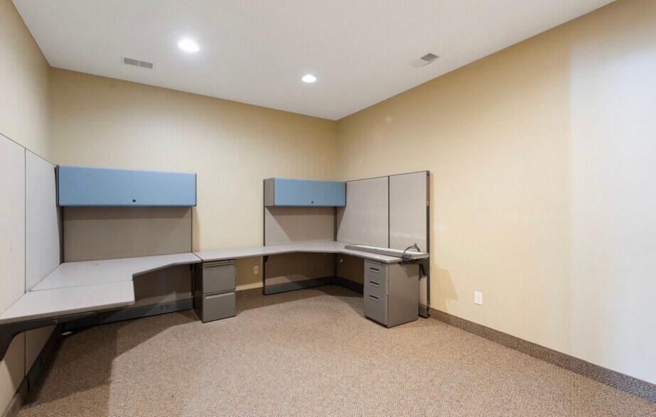 More Photos Of 1505 Southcross Dr W, Burnsville General Retail For Lease