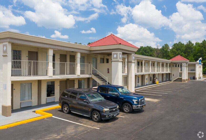 More Photos Of 3030 N Roberts Ave, Lumberton Hotel For Sale