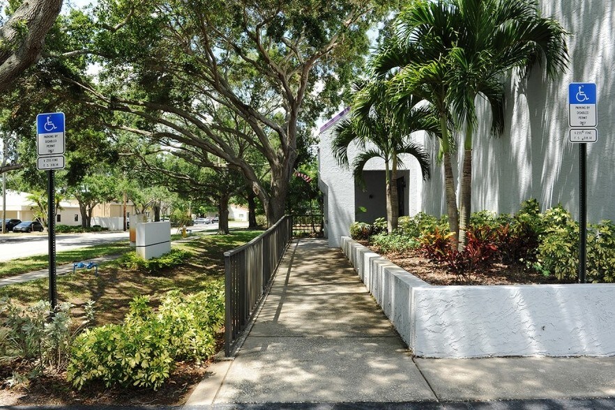 More Photos Of 1365 Hamlet Ave, Clearwater Flex For Lease