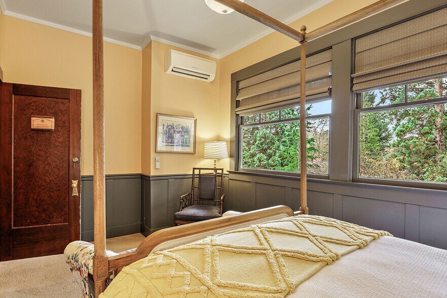 More Photos Of 455 N Oregon St, Jacksonville Hospitality For Sale