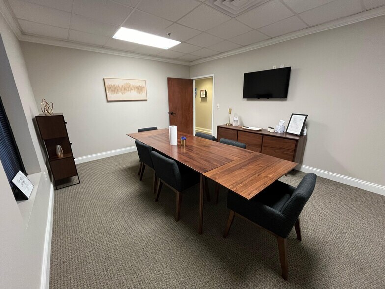 More Photos Of 7112 Crossroads Blvd, Brentwood Office For Lease