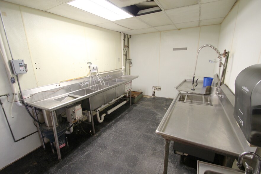 More Photos Of 6999-7011 Mill Rd, Brecksville Unknown For Lease