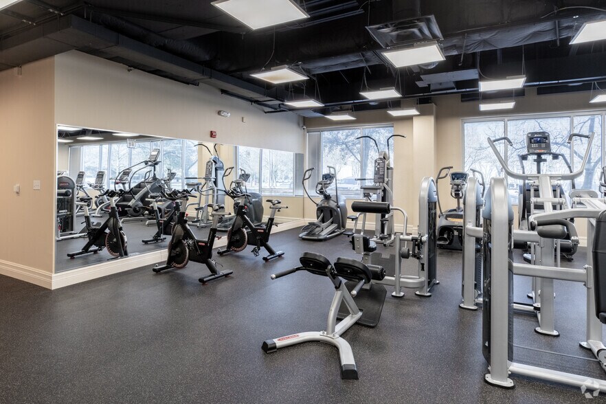 More Photos Of 12515 Research Blvd, Austin Unknown For Lease