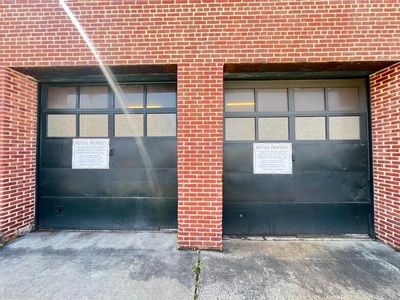 More Photos Of 1438-1442 Light St, Baltimore Showroom For Sale
