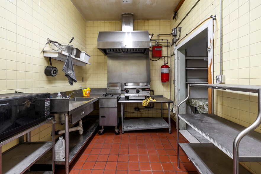 More Photos Of 281 N Main St, Brockton Flex For Sale