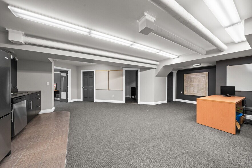 More Photos Of 5550 Manotick Main St, Ottawa Office Residential For Sale