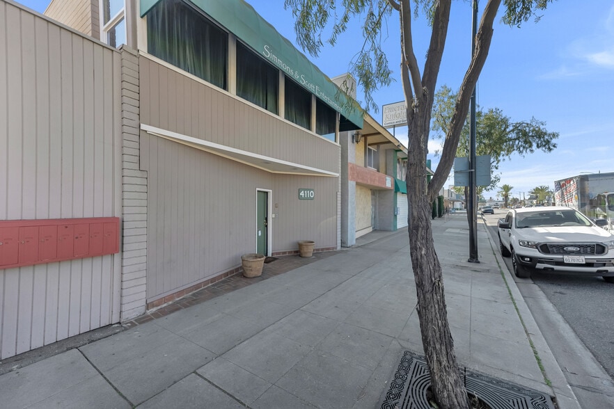 More Photos Of 4110 W Burbank Blvd, Burbank Office Residential For Sale