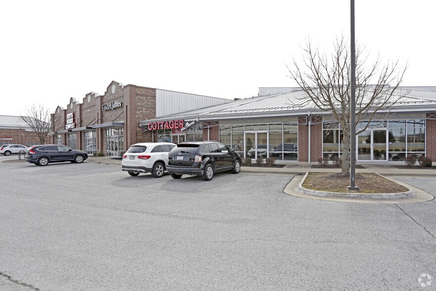 More Photos Of 1641 W 15th St, Fayetteville Freestanding For Lease