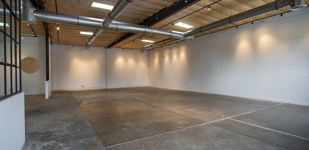 More Photos Of 3641-3645 10th Ave, Los Angeles Showroom For Lease