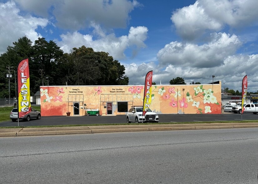 More Photos Of 1104 Greenville Ave, Staunton Storefront For Lease