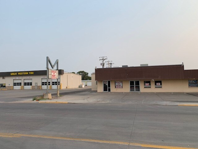 More Photos Of 1010 W Main St, Sterling Storefront For Lease