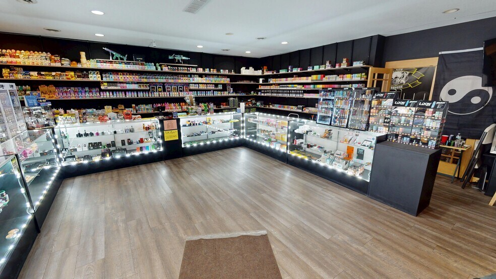 More Photos Of 13743 NE Aberdeen St, Ham Lake Warehouse For Lease