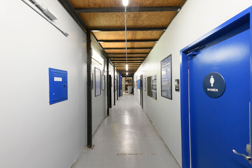 More Photos Of 10232-10234 Glenoaks Blvd, Pacoima Warehouse For Sale