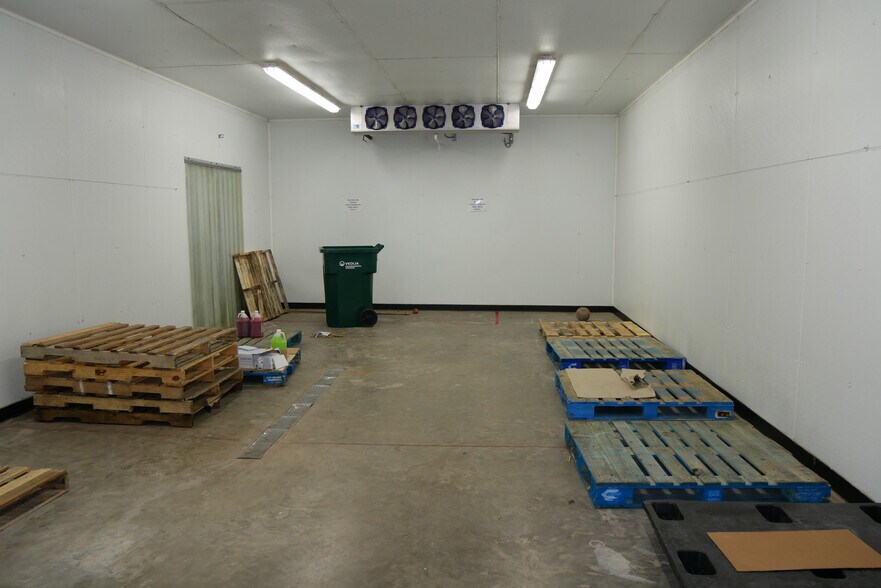 More Photos Of 325 N Central Ave, Owen Warehouse For Sale
