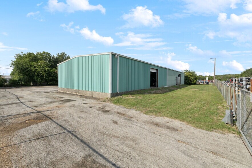 More Photos Of 100 Pecan Dr, Schertz Service For Lease