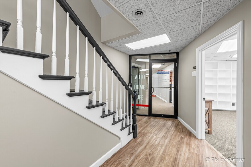 More Photos Of 1060 E Lake St, Hanover Park Office For Sale