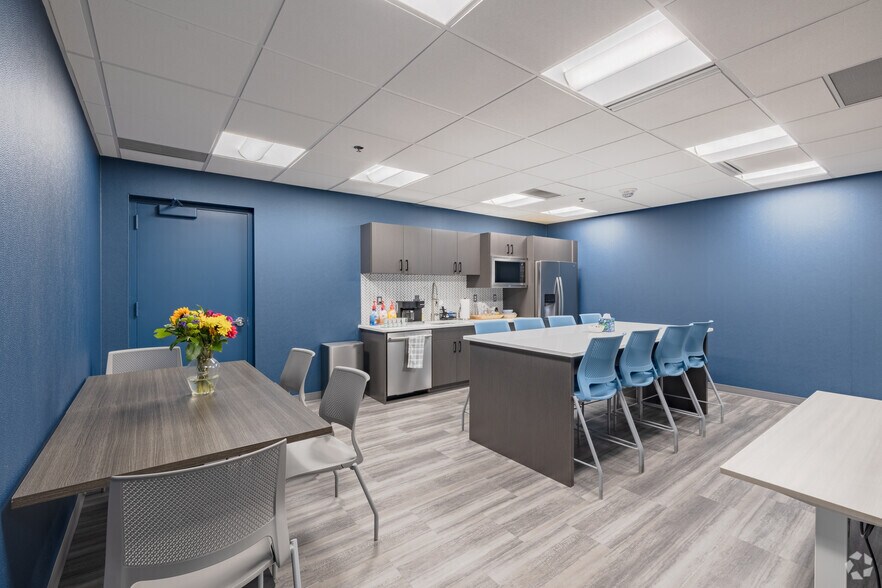 More Photos Of 755 W Big Beaver Rd, Troy Coworking Space