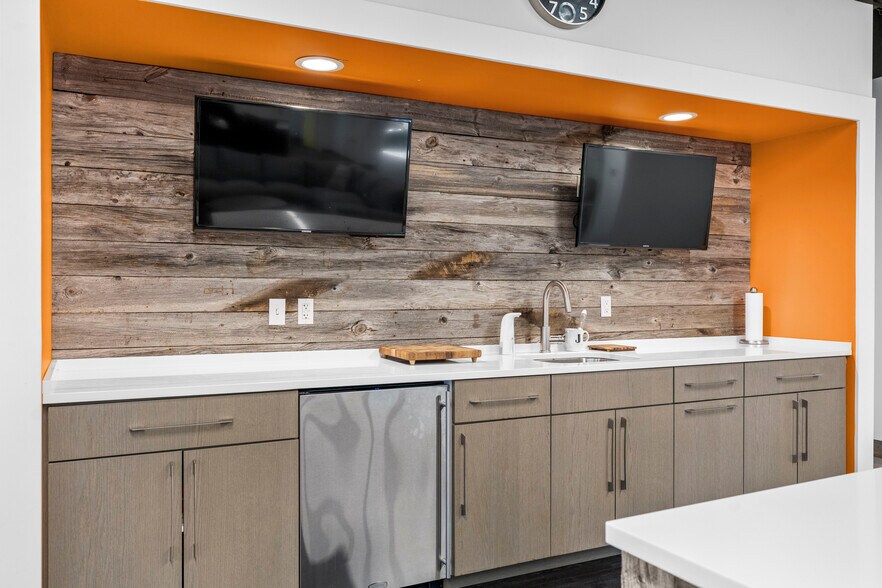 More Photos Of 1 Broadcast Way, Cadillac Medical For Sale