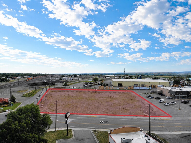More Photos Of 103 1st Ave, Laurel Land For Sale