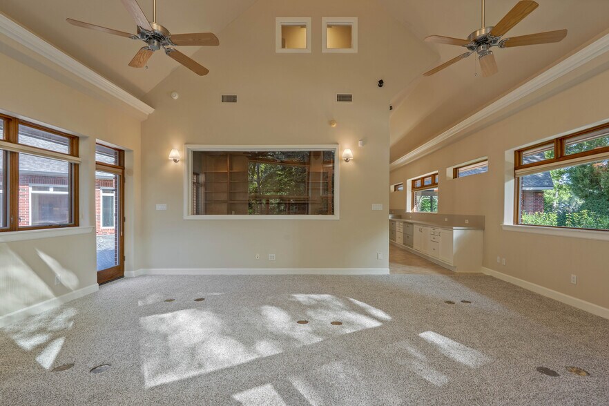 More Photos Of 16621 Hereford Dr, Tomball Flex For Sale