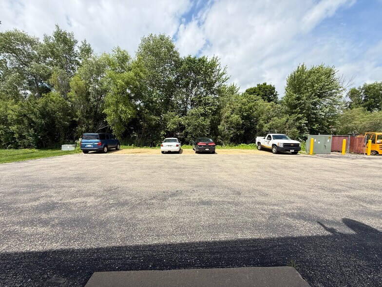 More Photos Of 1305 WI-69, New Glarus General Retail For Lease