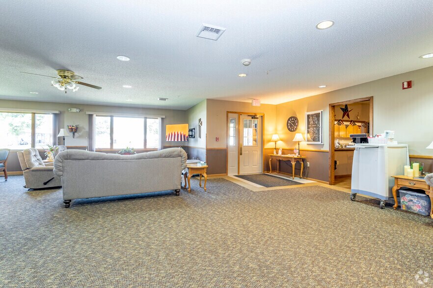 More Photos Of 600 S Hill St, Salem Apartments For Sale