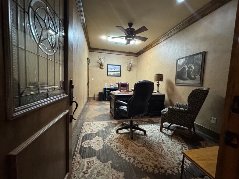 More Photos Of 1814 Fm-66, Waxahachie Warehouse For Lease