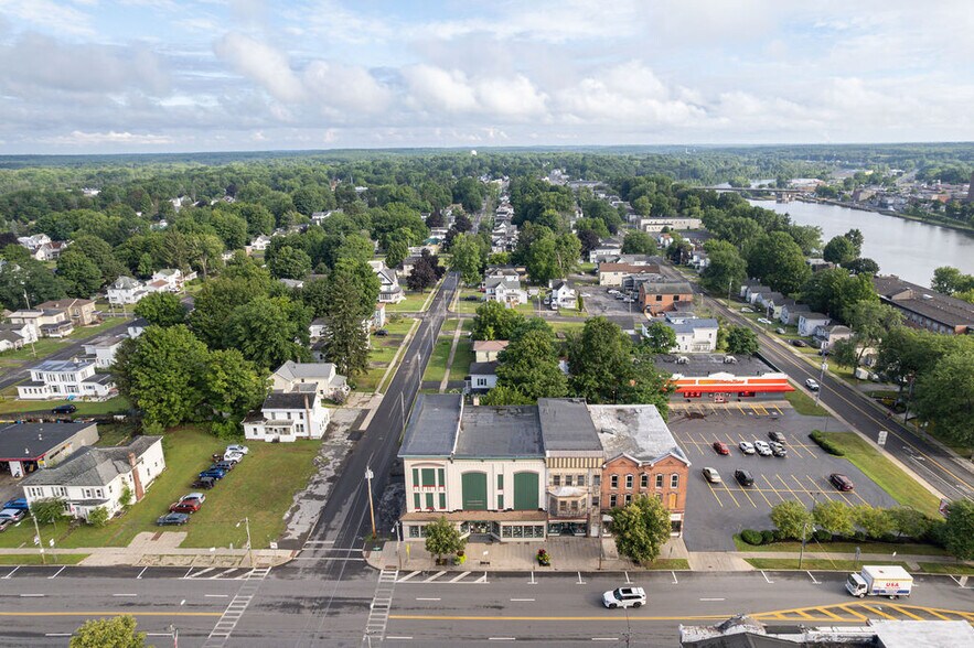 More Photos Of 114-116 W Broadway, Fulton Multifamily For Sale