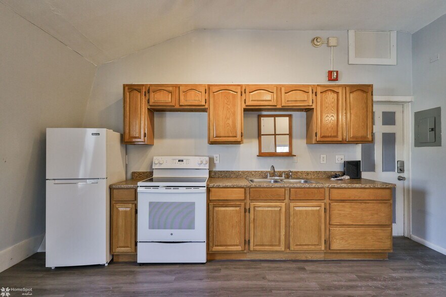 More Photos Of 38 W Central Ave, Bangor Apartments For Sale