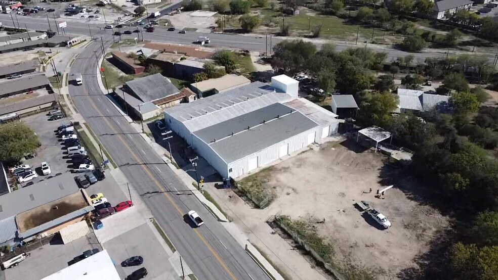 More Photos Of 2833 Roosevelt Ave, San Antonio Warehouse For Sale