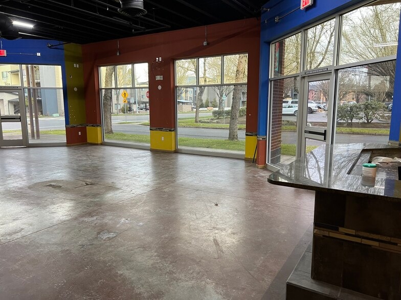 More Photos Of 2840 Crescent Ave, Eugene Freestanding For Lease