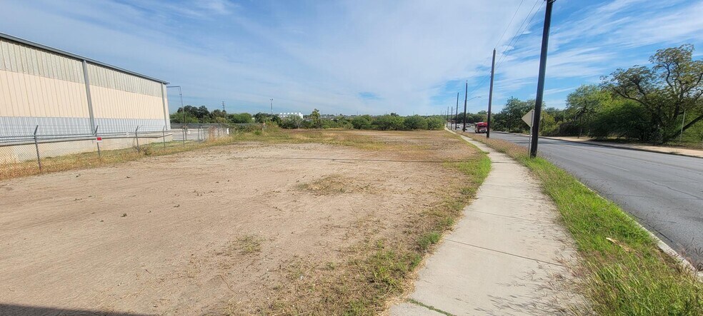 More Photos Of 1119 Southcross Blvd, San Antonio Land For Lease