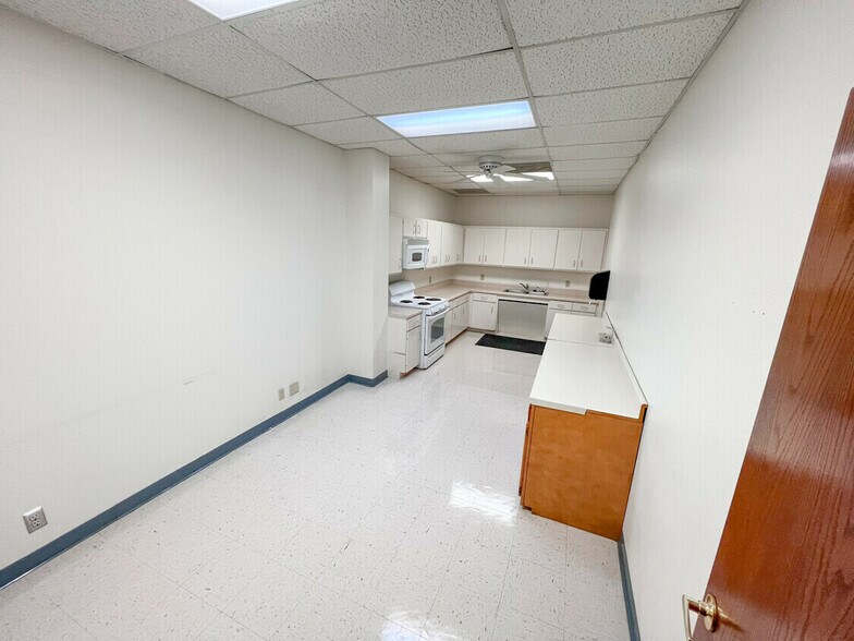 More Photos Of 3016 Kermit Hwy, Odessa Office For Lease